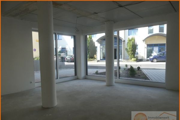 Schlüchtern şehir merkezinde, düzayak 123 m² mağaza alanı, geniş vitrin yüzeyleri