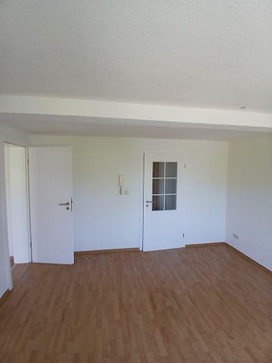Schöne 4-Zimmerwohnung zentral gelegen zu vermieten – Wohnzimmer
