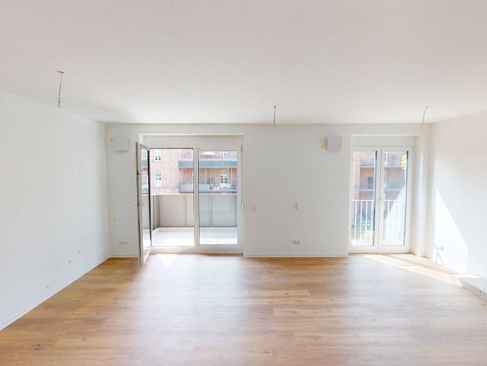 Moderne 2-Zimmer-Wohnung mit EBK und BALKON im Neubauquartier FIELD 4 – Ansicht I: Wohn- und Esszimme…