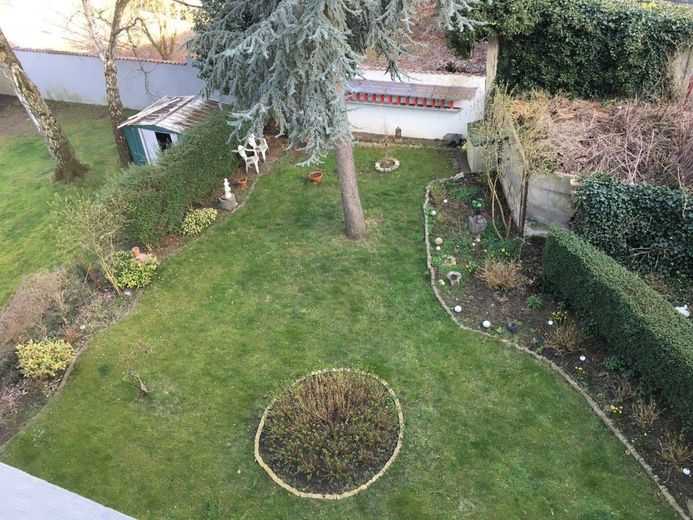 Sanierte 3,5 Zimmer-KDB Wohnung (ca. 70 qm) mit Einbauküche und Balkon / Holsterhausen – Garten