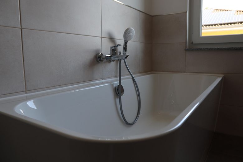 Neubau-DHH in Magdeburg-Diesdorf / familienfreundlicher Garten / Photovoltaik / 2 Stellplätze – Badewanne Villeroy & Boch