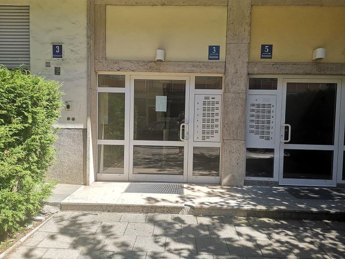 Kleine 1-Zimmer-Wohnung mit Balkon in Giesing – Eingang