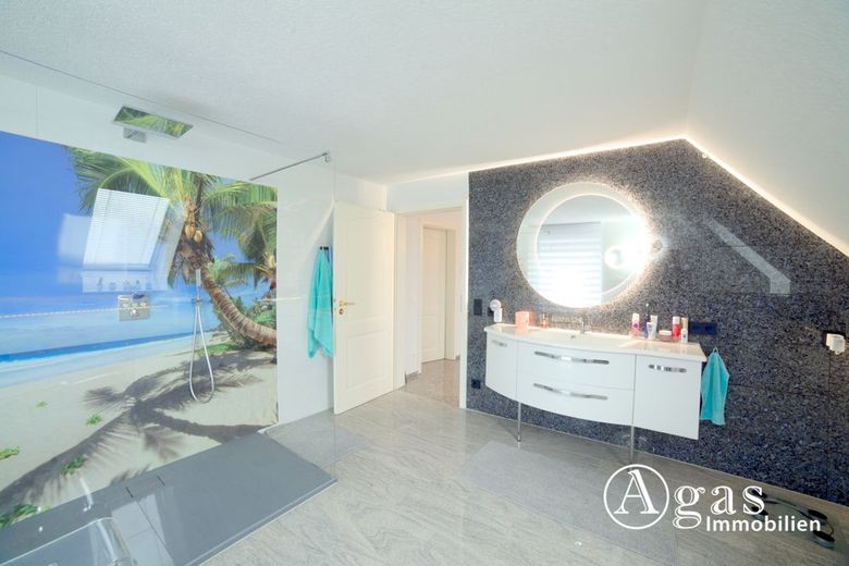 Exklusive Stadtvilla mit privater Wellness-Oase und Außenpool in Alt-Hohenschönhausen – Badezimmer