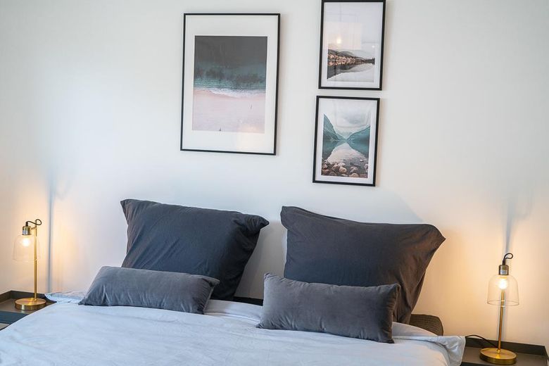 Erstbezug: hochwertige & energetische Sanierung – 3-Zimmer-Wohnung mit Garten, Bonn-Ippendorf – Helles Schlafzimmer