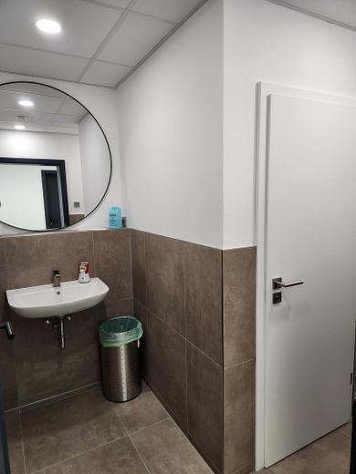 BÜRORAUM FÜR DEIN BUISNESS AB 360 € – WC