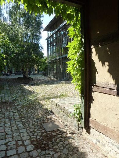 Attraktives Wohnen im Denkmalensemble – Hofzugang