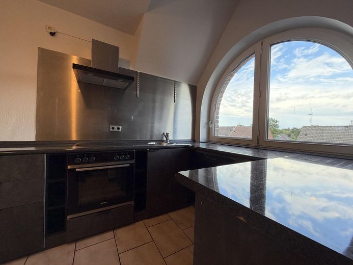 +++RESERVIERT+++ Maisonette-Wohnung mit großem Sonnenbalkon inkl. Tiefgarage in Oberhausen-Alsfeld – Küche Ansicht 2