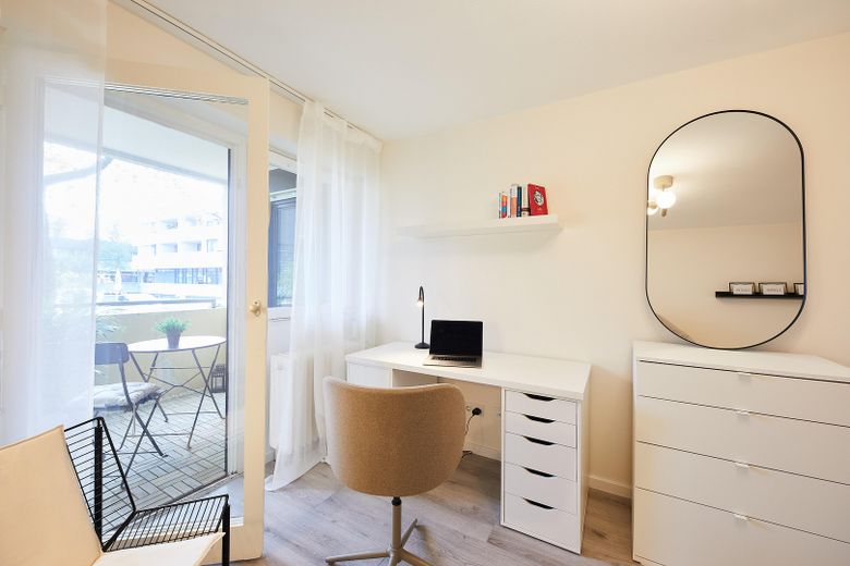 Mehrere hochwertige WG-Zimmer in frisch sanierter Wohnung - Erstbezug – heller Arbeitsplatz (Z1)