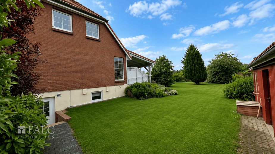***Traumhaus mit besonderem Flair - Hochwertig modernisiert und sofort bezugsbereit*** – Garten