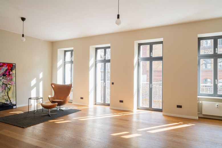 Emplacement exceptionnel à Kreuzberg : Graefestraße 80, superbe appartement de 4,5 pièces disponible immédiatement ! – Wohn-/Essraum