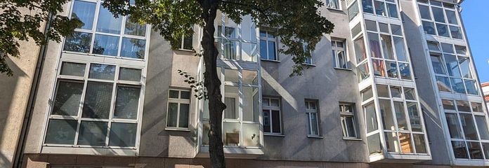 ruhige große 1 Zimmer Wohnung im Innenhof – Gebäude