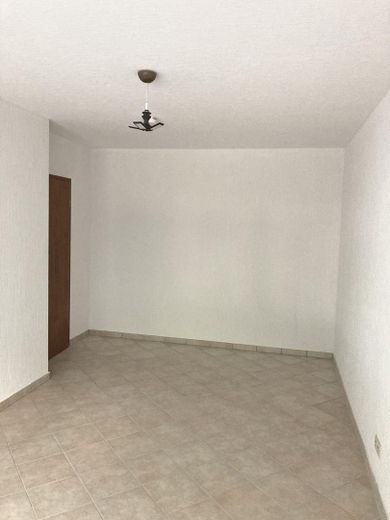 Eigentumswohnung mit Terrasse - saniert – Schlafzimmer