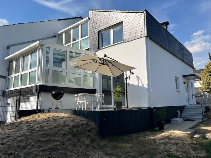 Architekten-Unikat in Neu-Anspach: Moderner Luxus & Erstbezug nach Sanierung – Süd-West Terrasse