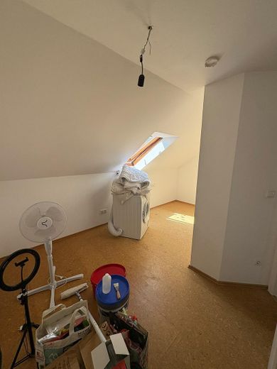 Luminoso appartamento di 4 locali mansardato con giardino privato – Kinderzimmer