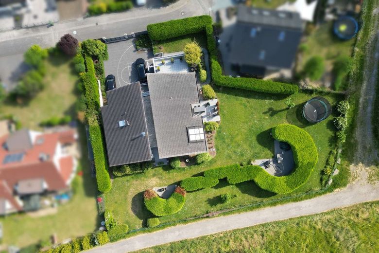 Hochwertige Design-Villa am Ortsrand – Blick von Oben
