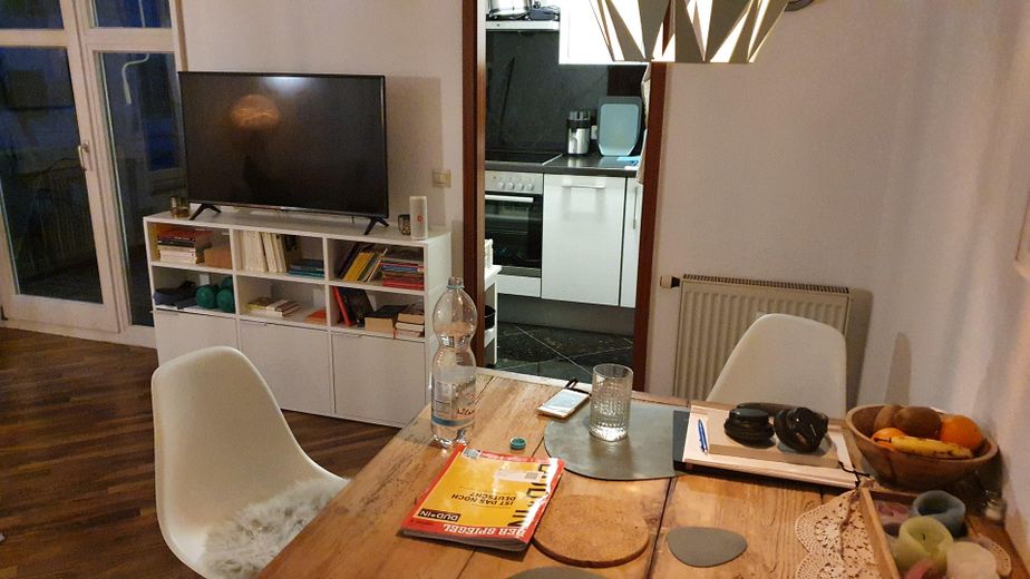 Zentrale 2,5-Zimmer Wohnung in idyllischer Innenstadtlage – Wohn-/Esszimmer