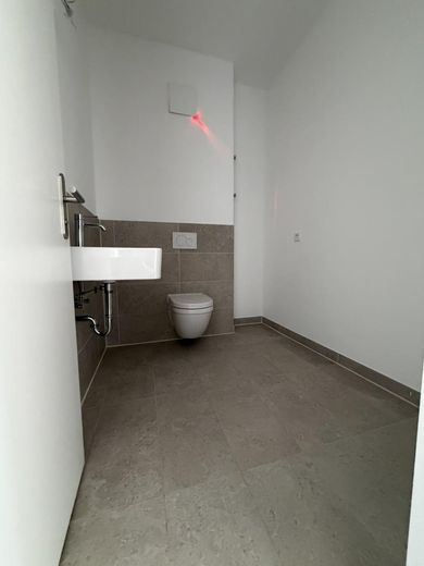 Esclusivo appartamento mansardato con 2 terrazze – nuova costruzione, tranquillo e centrale ad Alt-Treptow – Gäste-WC
