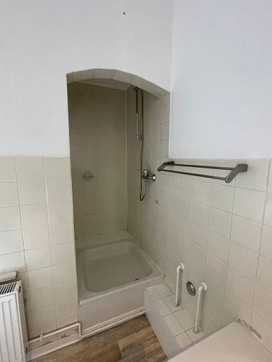 2-Zimmer Altbauwohnung an der Leibnitz Uni und Welfengarten / inklusive Küche – Dusche 