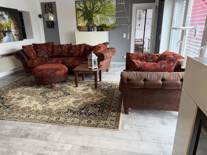 Wackersdorf / Meldau – Großzügiges Ein-/Zweifamilienhaus mit Einliegerwohnung und PV-Anlage – Wohnzimmer