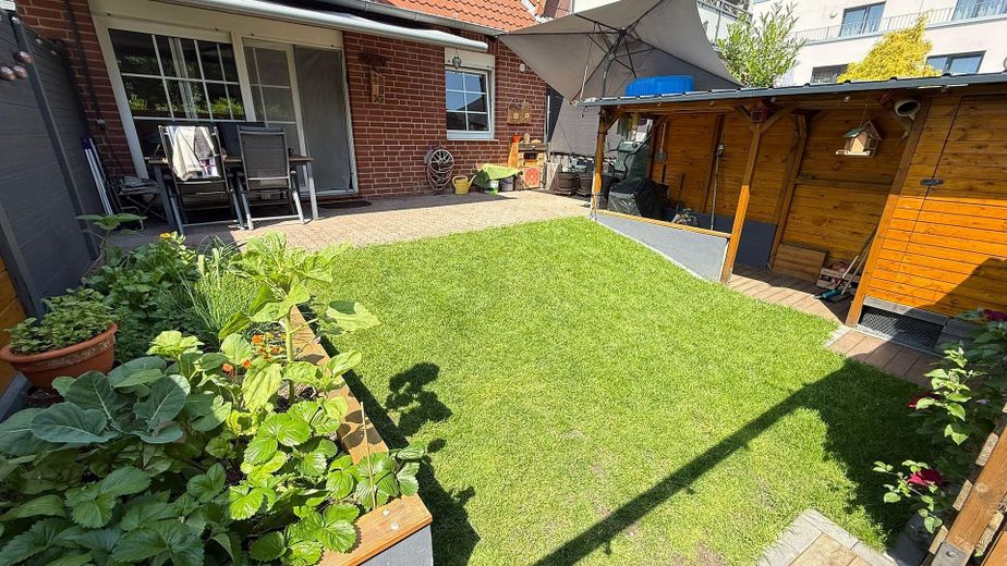 PROVISIONSFREI: Stillvolle 2-Zimmer-Erdgeschosswohnung mit Südterrasse und eigenem Garten – Garten