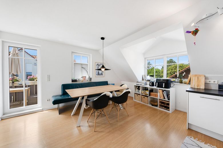 Design-Maisonette (Alleinige Etage) | KfW-A+, Galeria, kominek | blisko S-Bahn Untermenzing – Essbereich