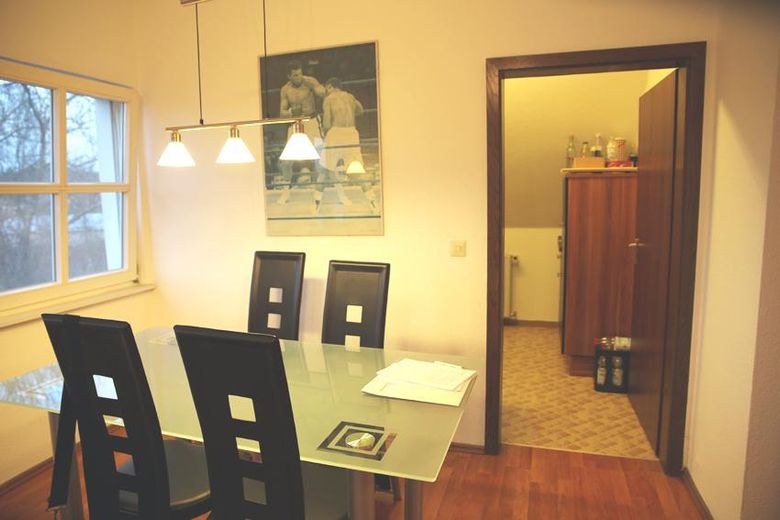 2-Zi.-DG-Wohnung mit Blick auf die Burg – Wohnzimmeer, Ansicht 2
