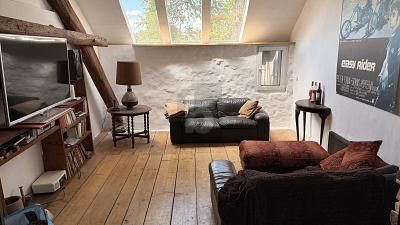 COZY HOME WITH SPECIAL CHARACTER – 1789988974_d73e0f.jpg