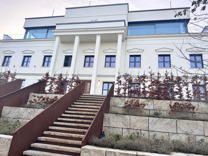 2-Zimmer, Jugendstilhaus, Erdgeschoss, große überdachte Terrasse – Foto 2
