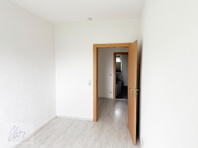 ***CHARMANTE EIGENTUMSWOHNUNG IN GEPFLEGTER WOHNANLAGE*** - Ideal für Eigennutzer und Kapitalanleger – Kinderzimmer mit Blick Richtung Flurbereich