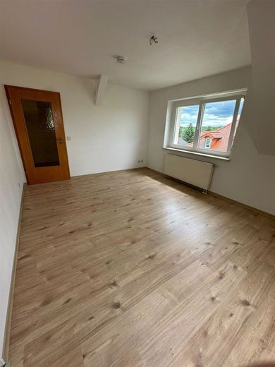 Gemütliche 2-Zimmer mit neuen Laminat und Einbauküche in guter Lage! – PHOTO-2026-06-18-10-32-22