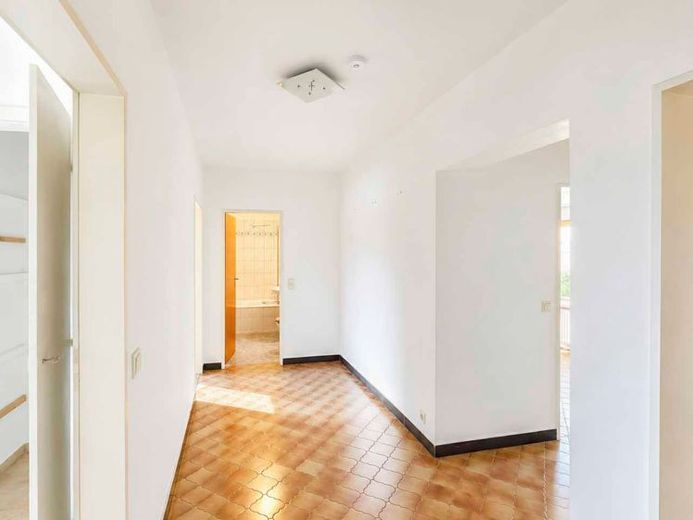 Wohnen am Kurpark – gepflegte 3-Zimmer-Wohnung mit großem Balkon und Garage – Foto 1
