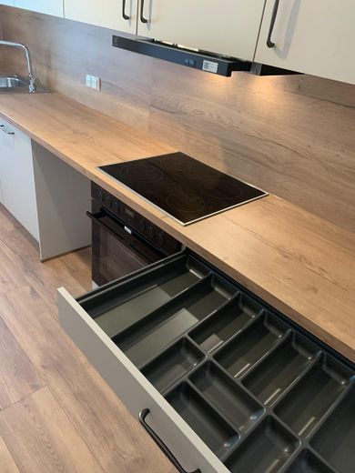 Elegante appartamento di 3 locali ristrutturato con terrazza coperta – Einbauküche 