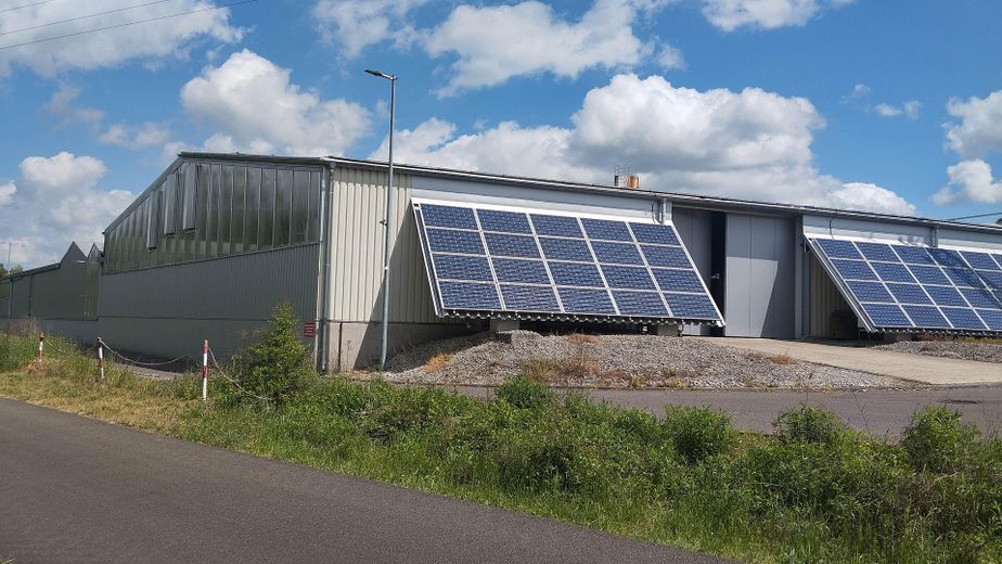 Capannone di stoccaggio e produzione di 1000m² nella zona industriale, 2,75 €/m² vicino a Saarbrücken (uffici opzionali) – Halle 2 - Außen