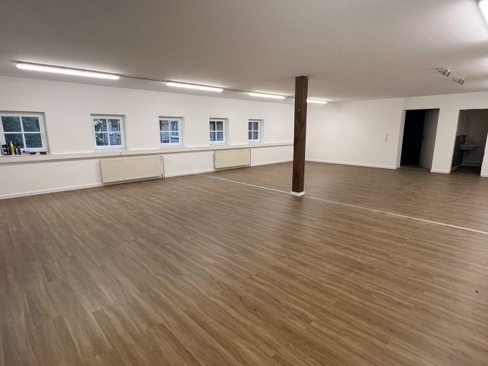 100m2 office/commercial space for rent: first occupancy after renovation – Foto 3
