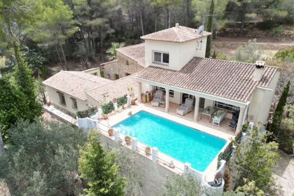Romantisch, rustikale Finca mit großem Grundstück, Pool und vielen Wohnmöglichkeiten