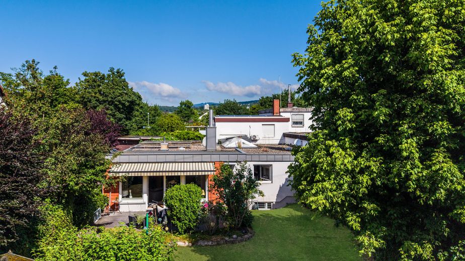 Kusursuz bağlantıya sahip, yeşillikler içinde sakin yaşam hayali – Das Haus in grüner Umgebung