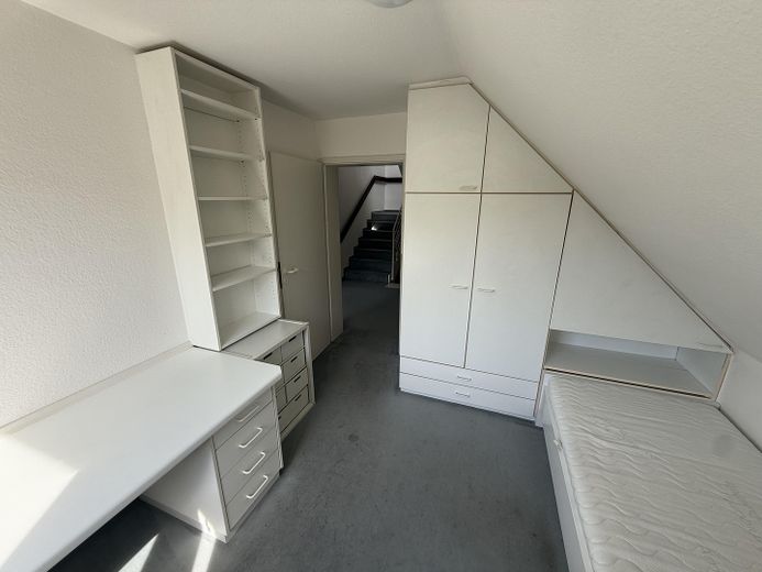 Zadbany dom jednorodzinny w stylu dziedzińca ogrodowego, zapewniający dużą prywatność – zmodernizowany i gotowy do zamieszkania – 2. Kinderschlafzimmer