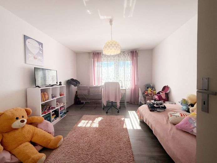 Bezugsfreie 2 ZKB mit Balkon WG-tauglich  | Großteils modernisiert HD-Weststadt | Fernwärme – Schlafzimmer1