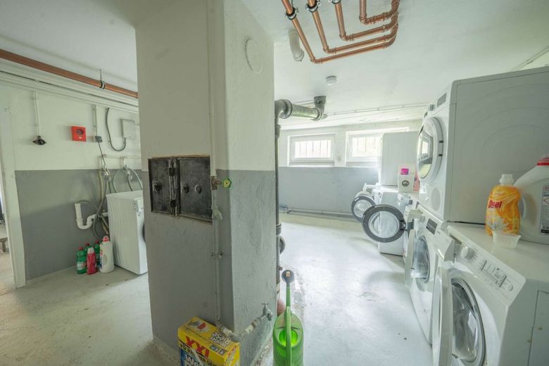 Schöne 3-Zi-Whg. mit Balkon und Stellplatz, zentral in Ludwigsburg – Waschmaschinen