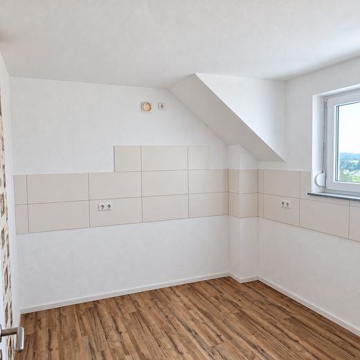 Wohnen auf 2 Ebenen: Helle 4,5-Zi.-Maisonette, 109 m², Loggia, Weitblick & Stellplatz in Osterburken – Zdjęcie 8