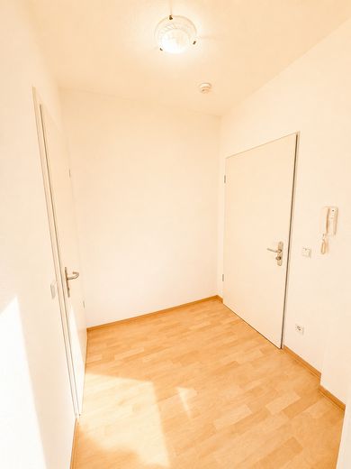 Helle 2-Zimmer Wohnung mit Balkon - barrierefrei mit Fahrstuhl – Flur