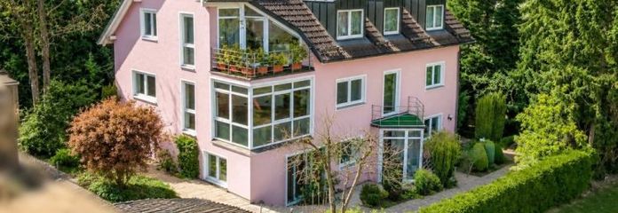Preisreduziert! Gepflegtes Vierfamilienhaus mit Fernsicht & zwei bezugsfreien Wohnungen