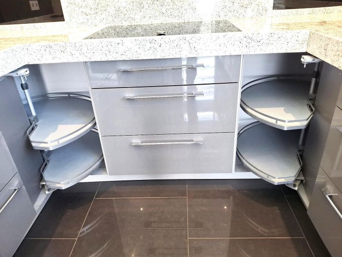 Exklusives Penthouse in Hamburg-Boberg, eigene Erdwärme, kein Hausgeld – Hochwertige Dreh-Eckschränke