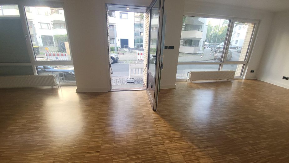 Ein-/Ausgang Strassenseite