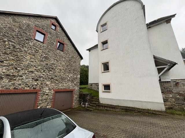 Maison plurifamiliale avec grand garage à Breitenbrunn – Scheunenansicht mit Garage