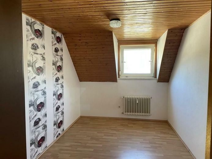 Wittlich-Gladbach -- 4 Zimmer DG-Wohnung (ca. 96 m²) zur grosszügigen Entfaltung -- – 8b Zimmer 2