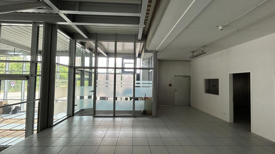 Commercio di automobili con capannone espositivo e superfici ufficio a Gelsenkirchen – Büro 1
