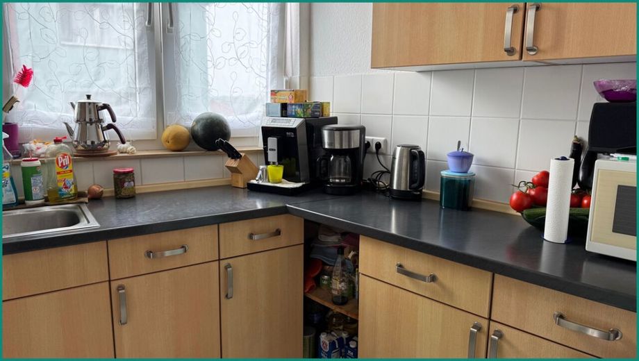 DREIFAMILIENHAUS IM STADTZENTRUM VON REMSCHEID - 2 WOHNEINHEITEN VERMIETET - MÖGLICHKEIT ZUM EIGENNUTZ – Einbauküche der Mieterin im 1. Obergeschoss