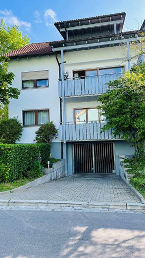 Yeraltı garajında sürekli park yeri - kuru, güvenli, komisyonsuz – Einfahrt