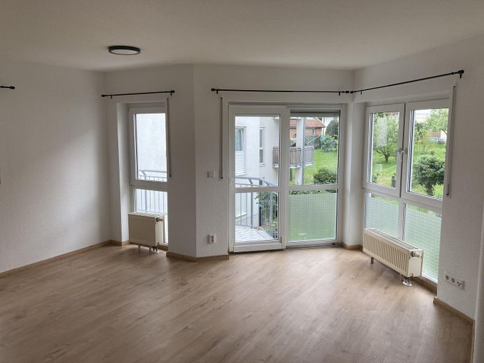 Perfekt ausgestattete 2-Zi in Eckardtshausen zw. Eisenach u. Bad Salzungen – Wohnzimmer